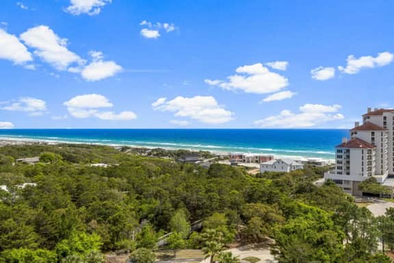 Stunning beach views *Not your grandma’s condo* - Image 2